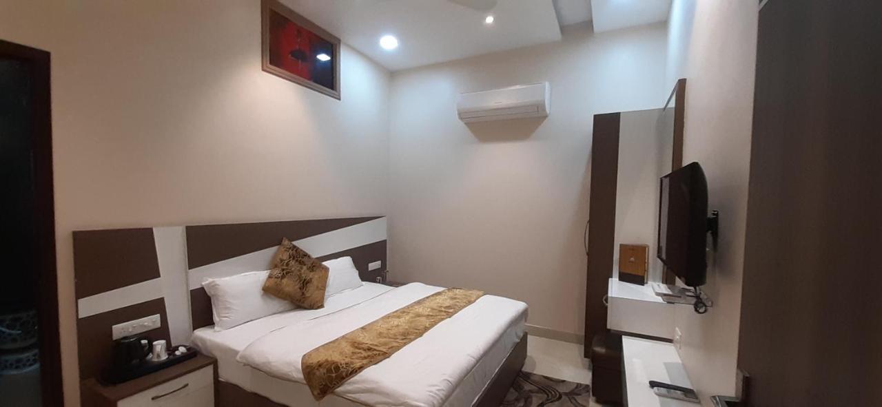 Amor Hotel Gangānagar Esterno foto