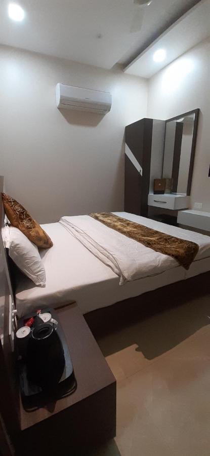 Amor Hotel Gangānagar Esterno foto